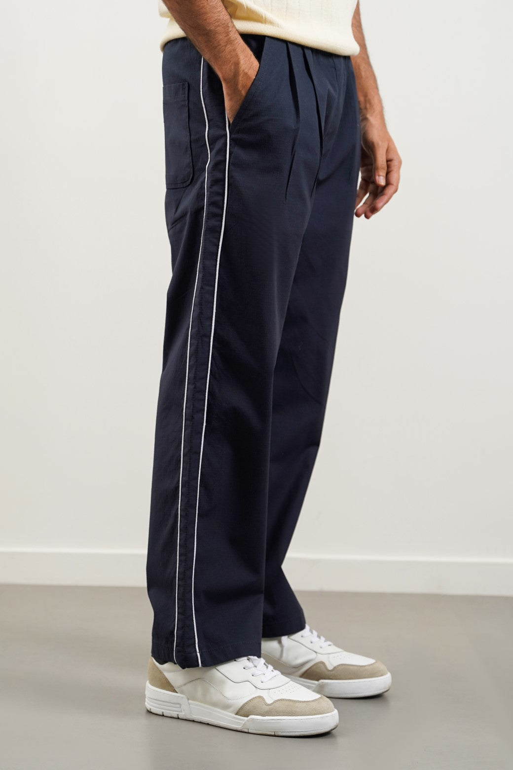 NAVY LOOSE COTTON TROUSERS