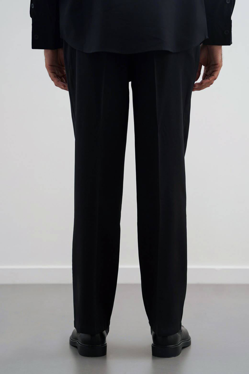 BLACK STONEWASH PLEATED TROUSERS