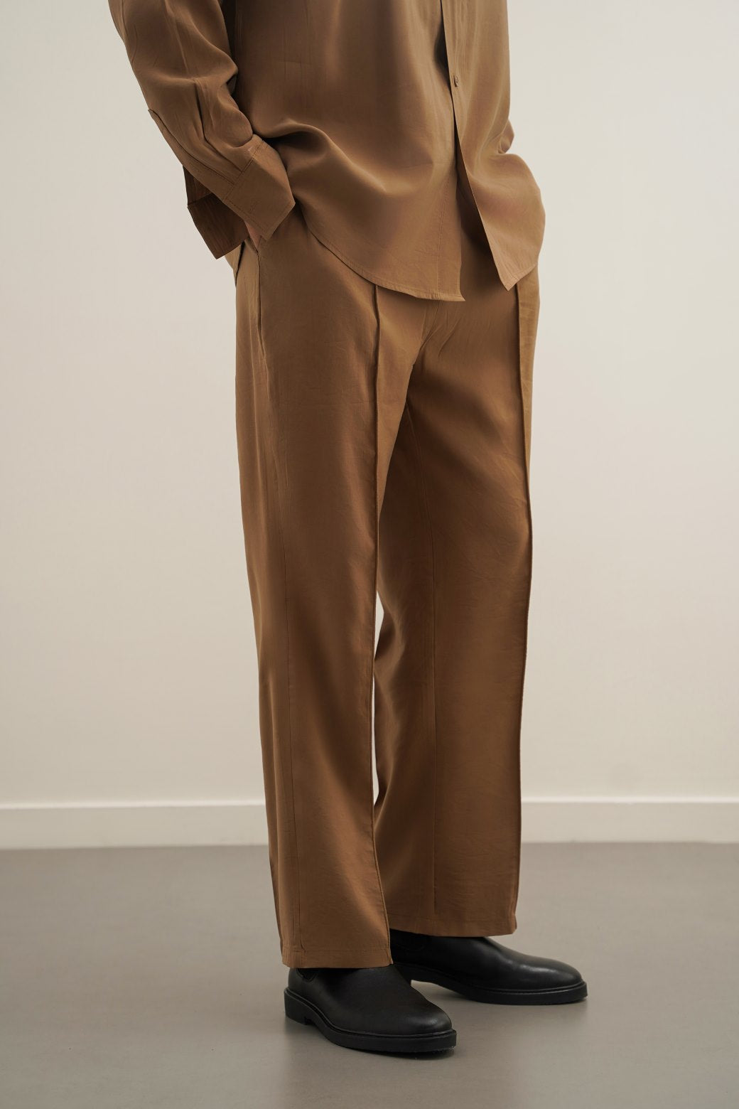 BROWN STONEWASH PLEATED TROUSERS