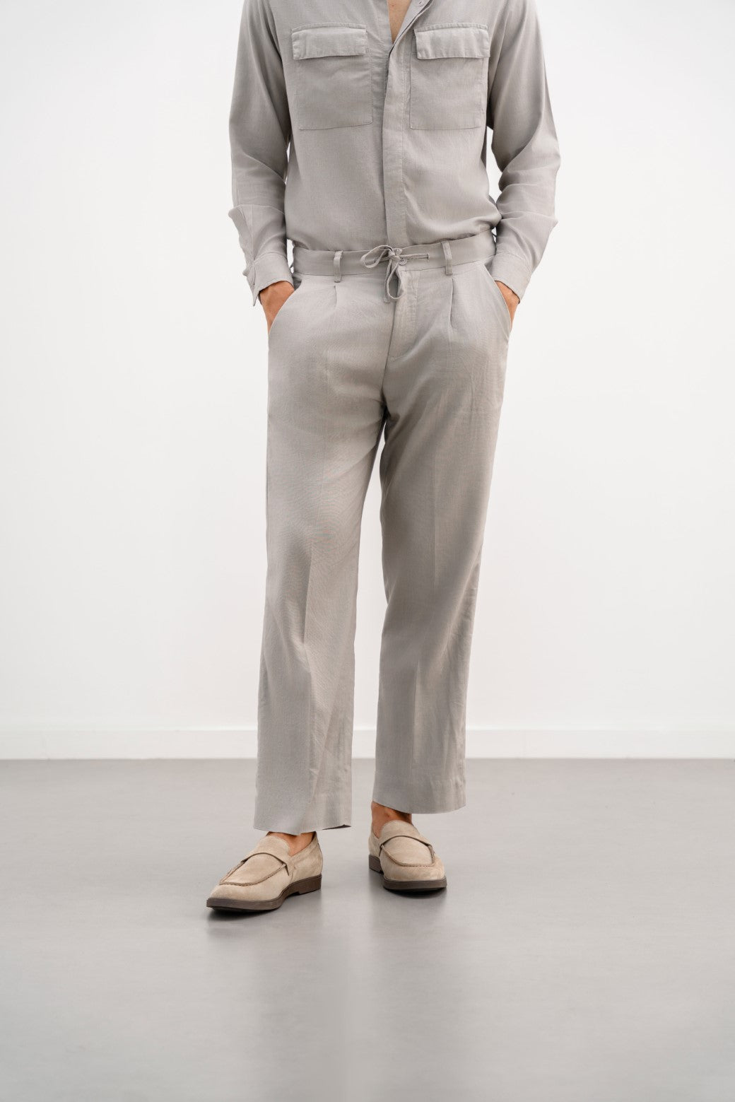 GREY LINEN PLEATED TROUSERS