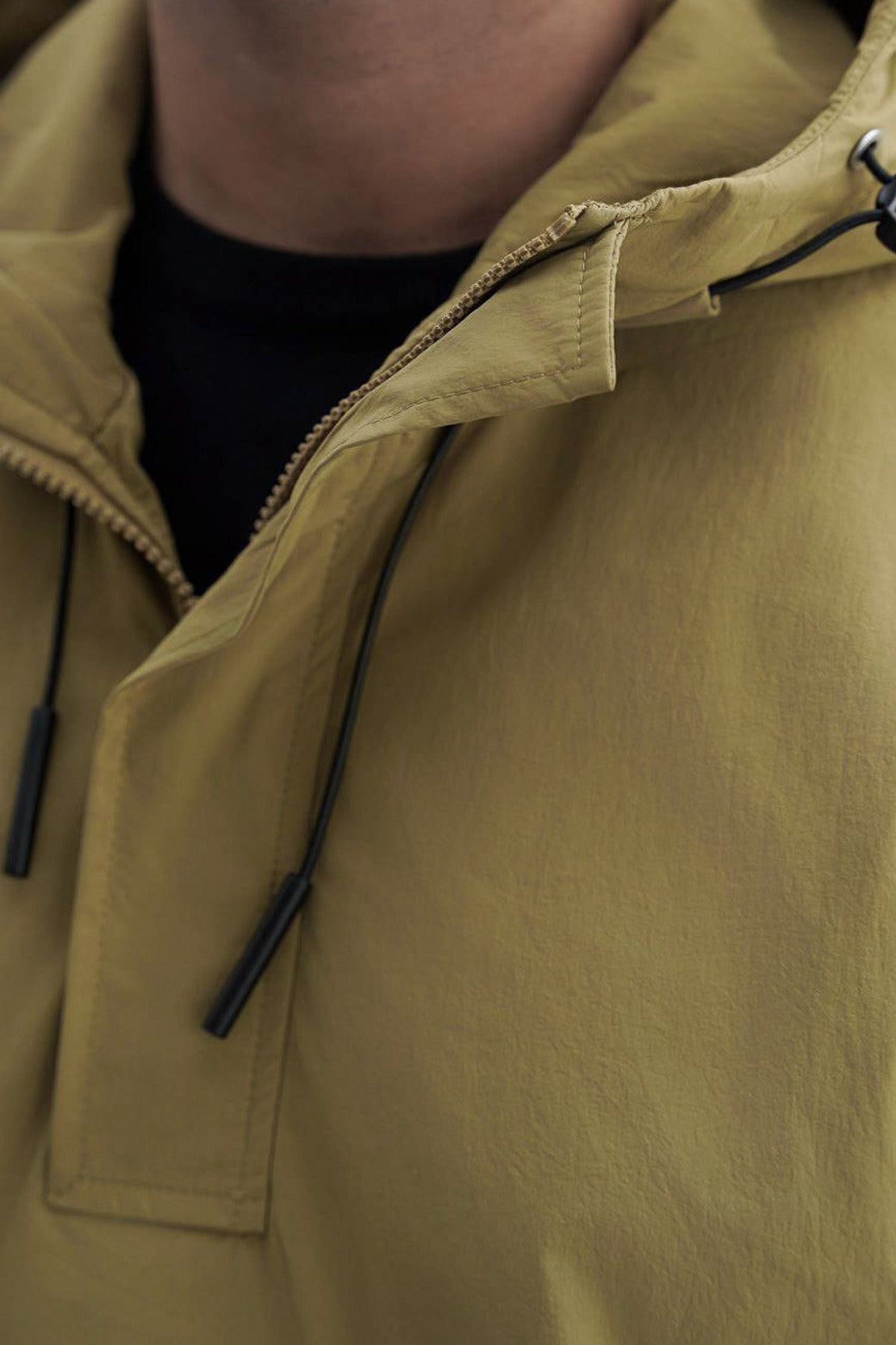 KHAKI PARACHUTE HOODED PULLOVER