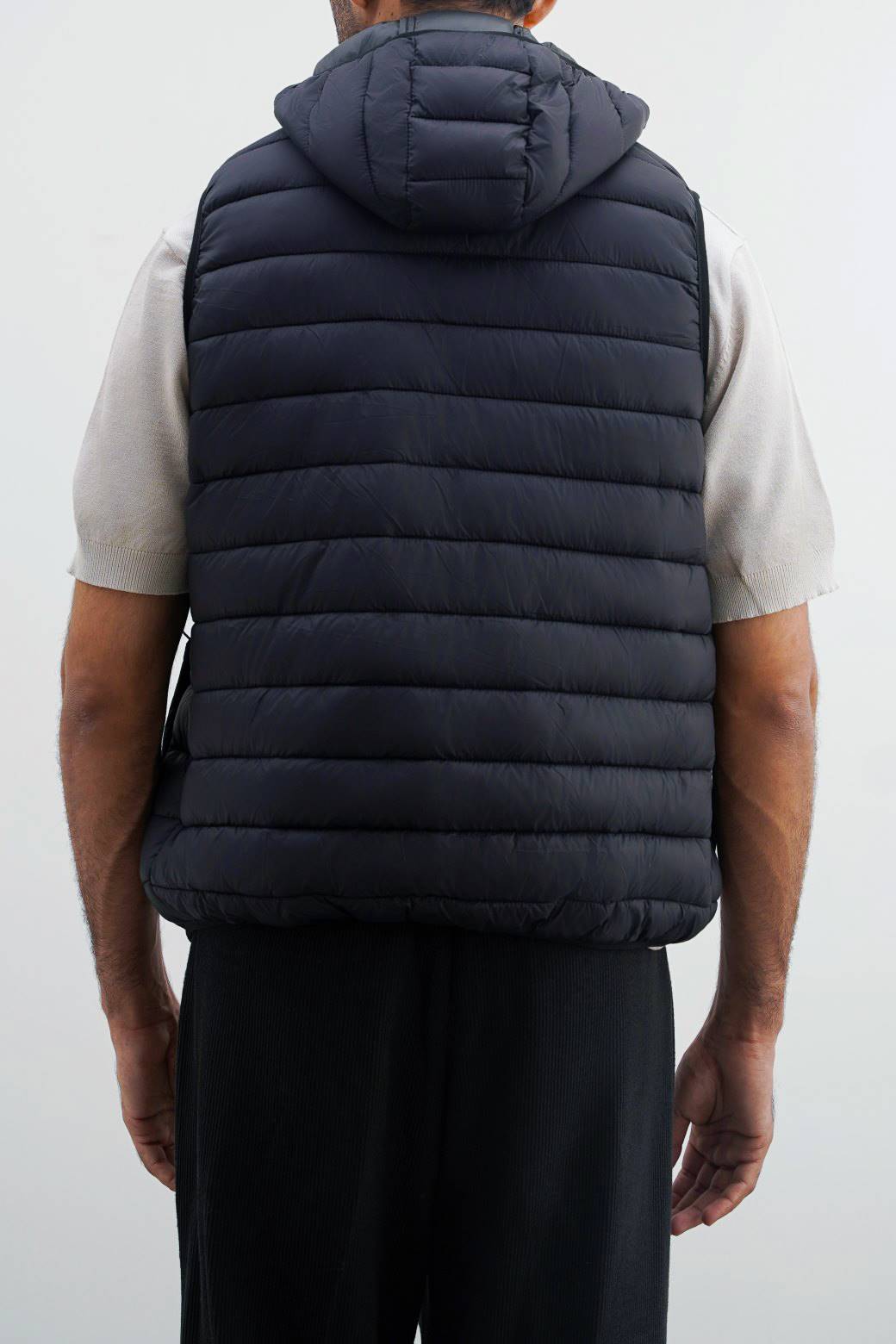 BLACK HOODED GILET