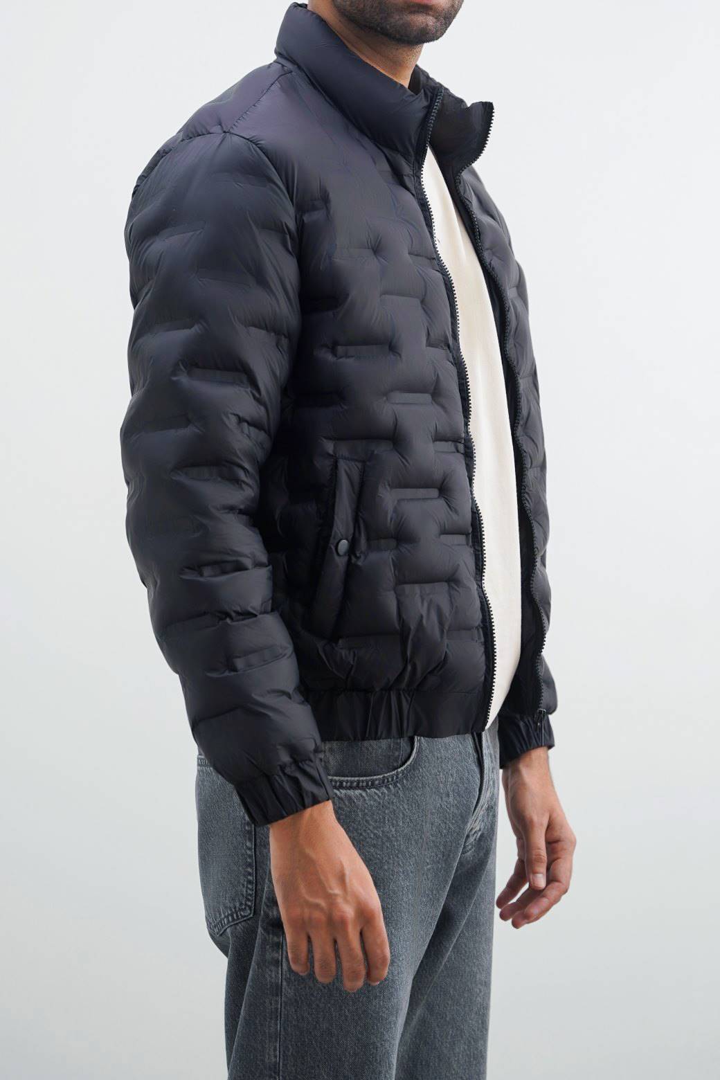 BLACK MATTE PATTERNED PUFFER