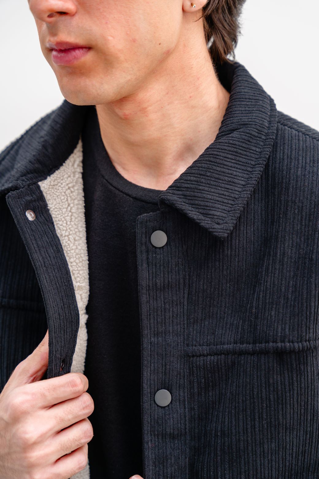 BLACK OVERSIZED CORDUROY JACKET