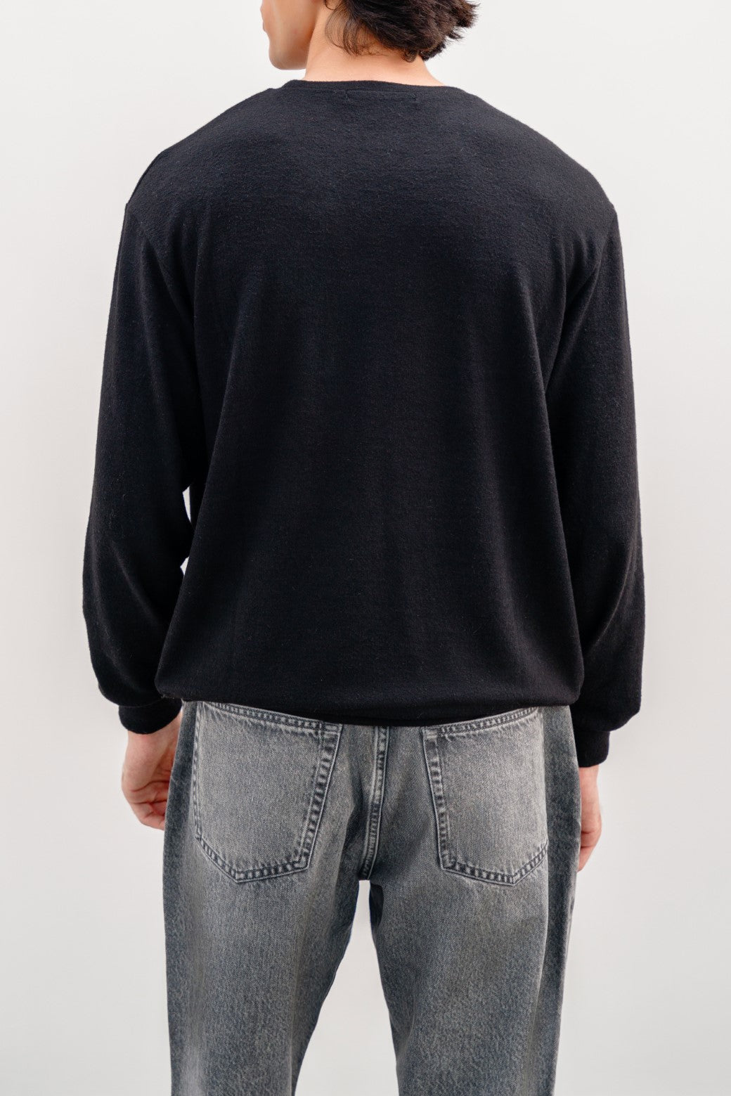 BLACK BASIC SWEATSHIRT