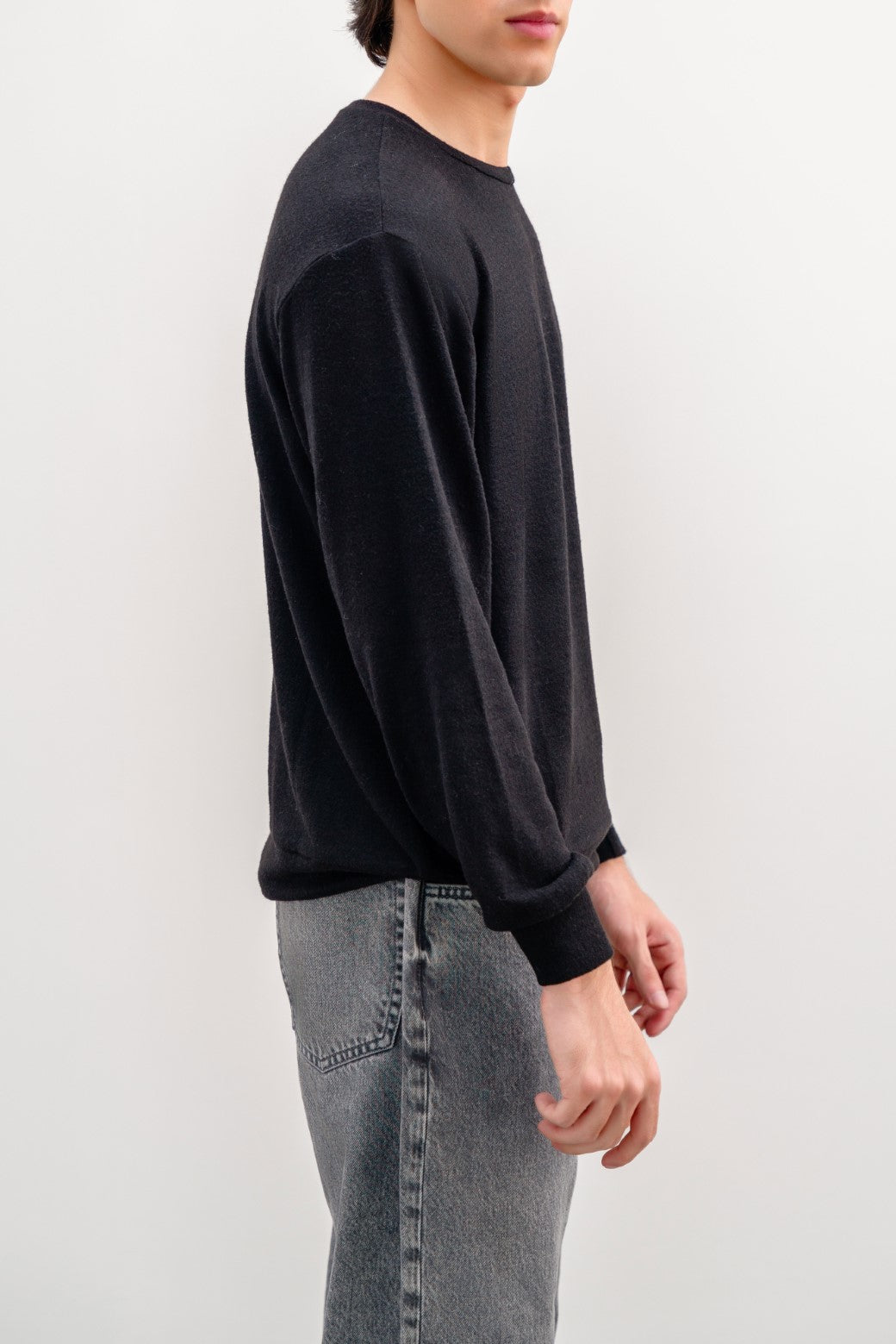 BLACK BASIC SWEATSHIRT