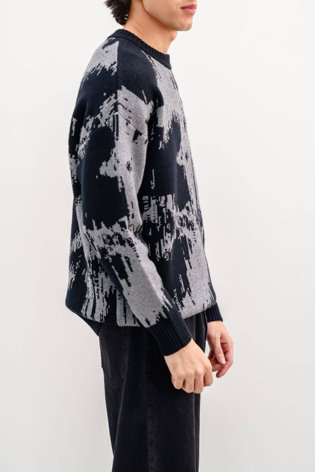 BLACK CONTRAST PRINT SWEATER