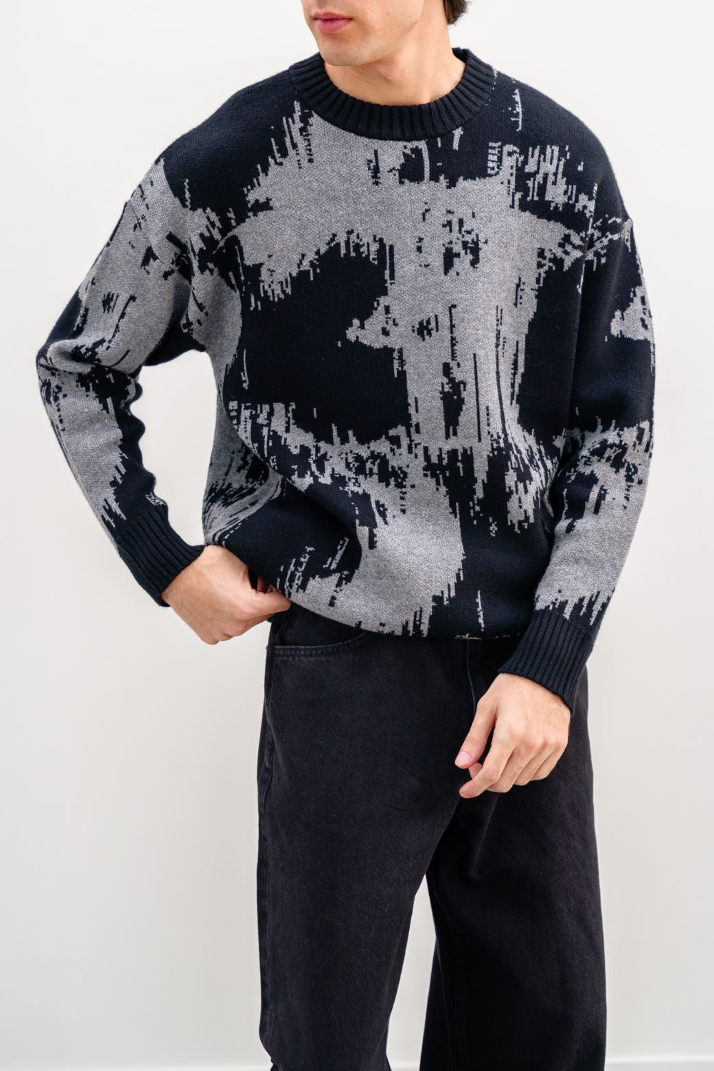 BLACK CONTRAST PRINT SWEATER