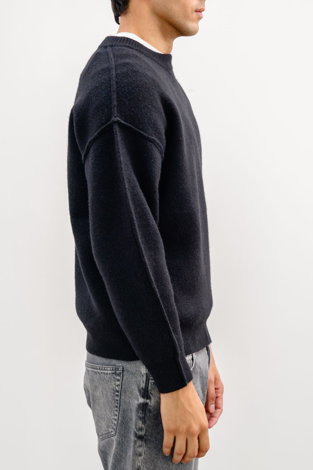 BLACK SOFT KNIT SWEATER