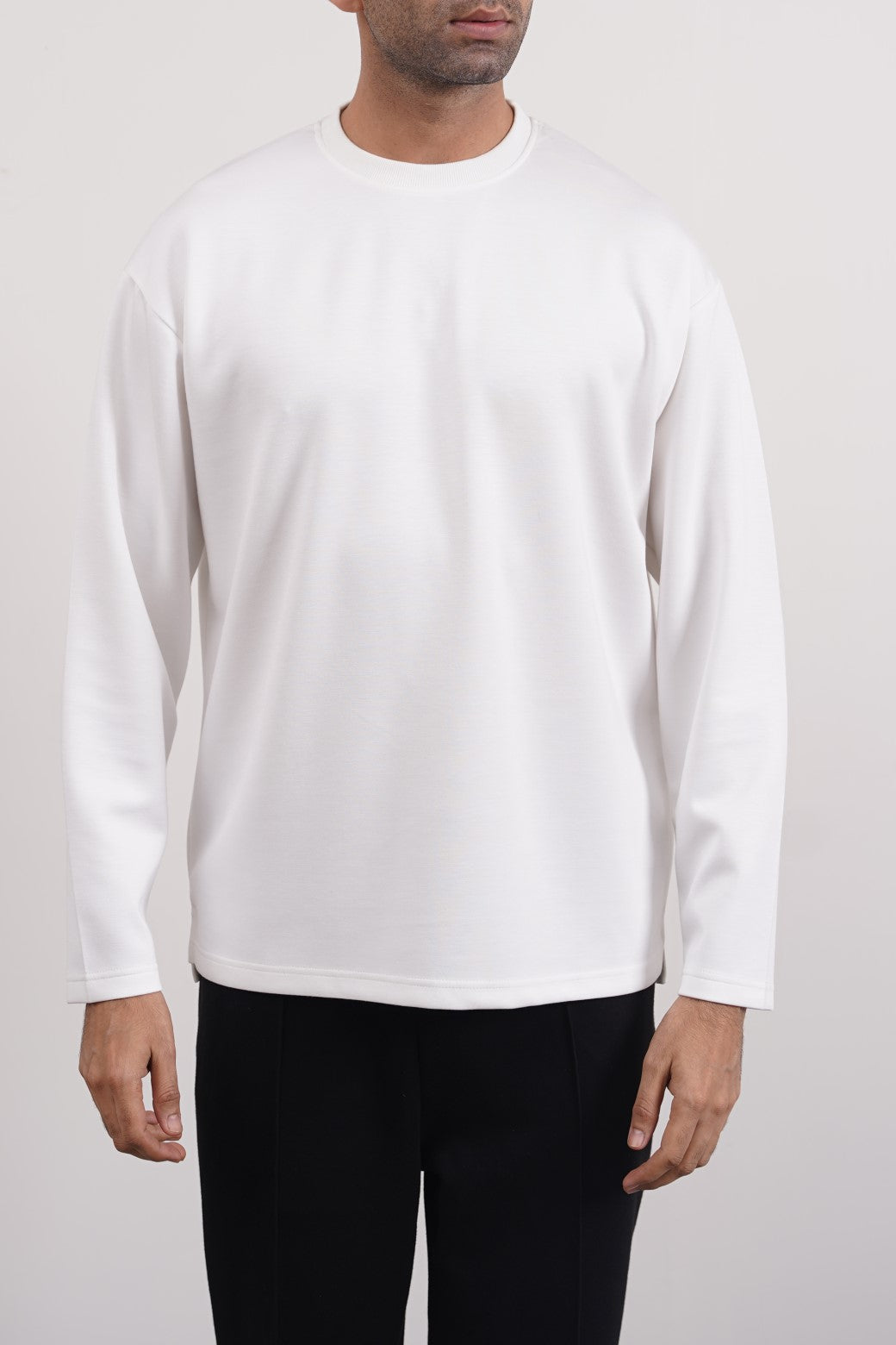 WHITE CREW NECK SWEATSHIRT