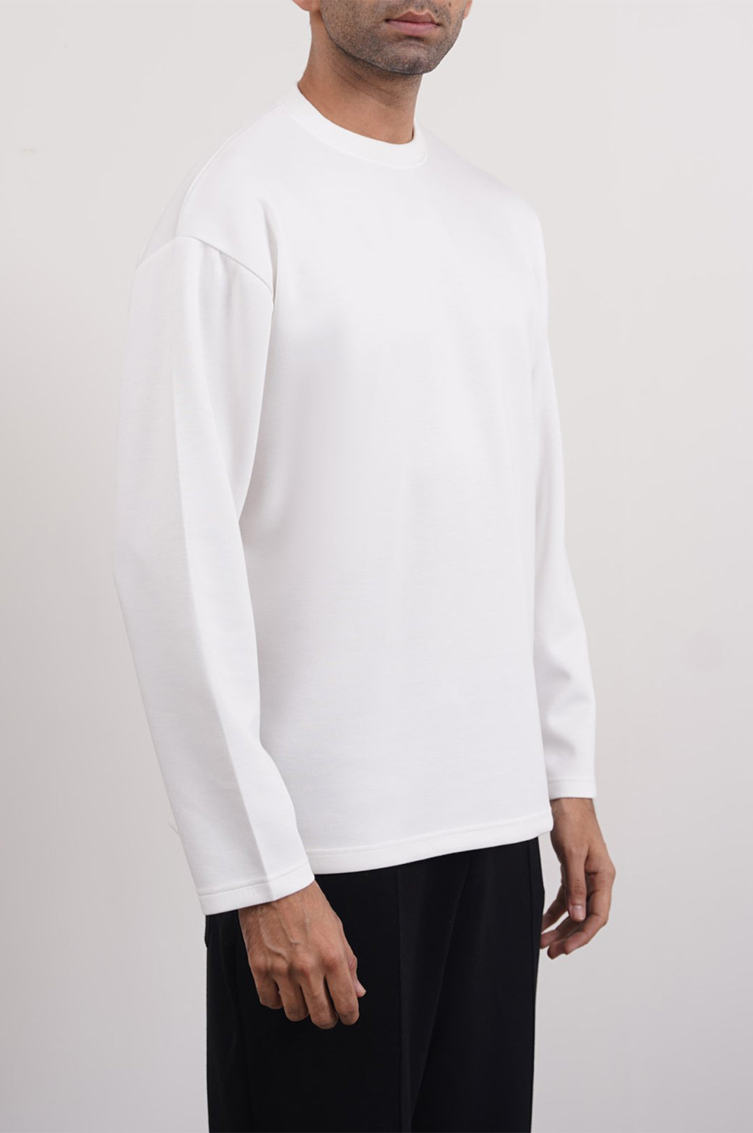 WHITE CREW NECK SWEATSHIRT