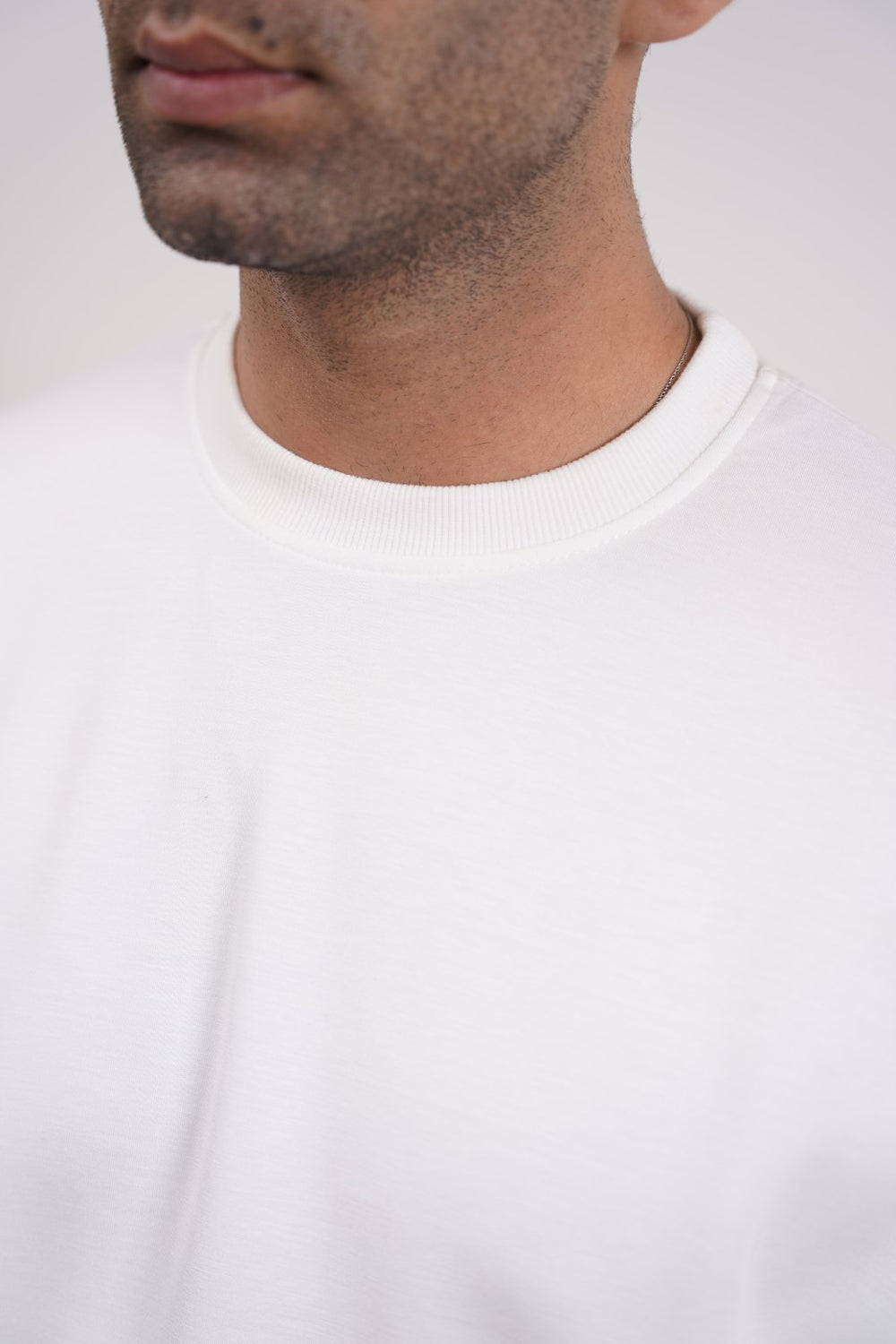 WHITE CREW NECK SWEATSHIRT