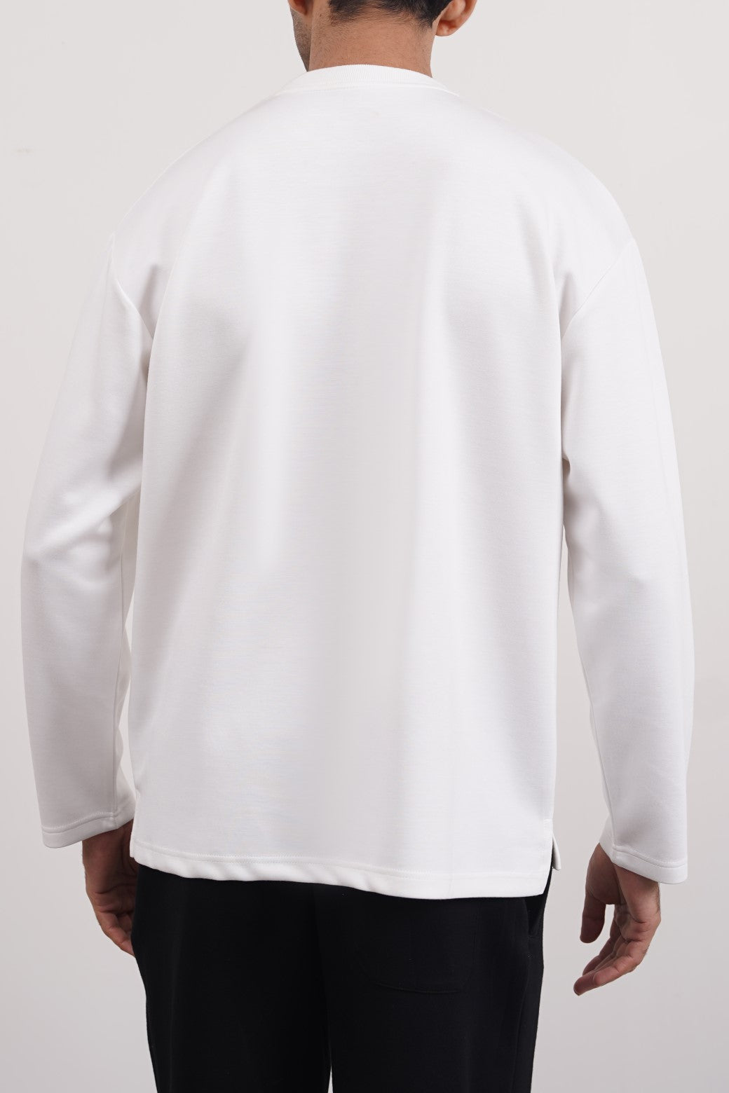 WHITE CREW NECK SWEATSHIRT