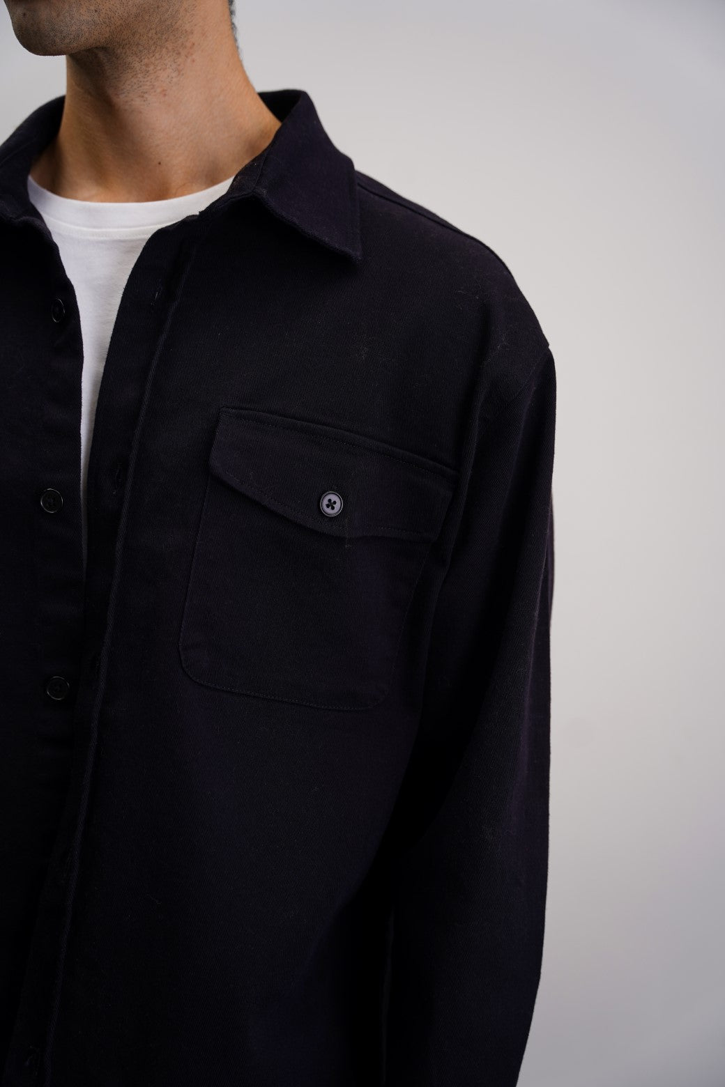 BLACK RELAXED OVERSHIRT