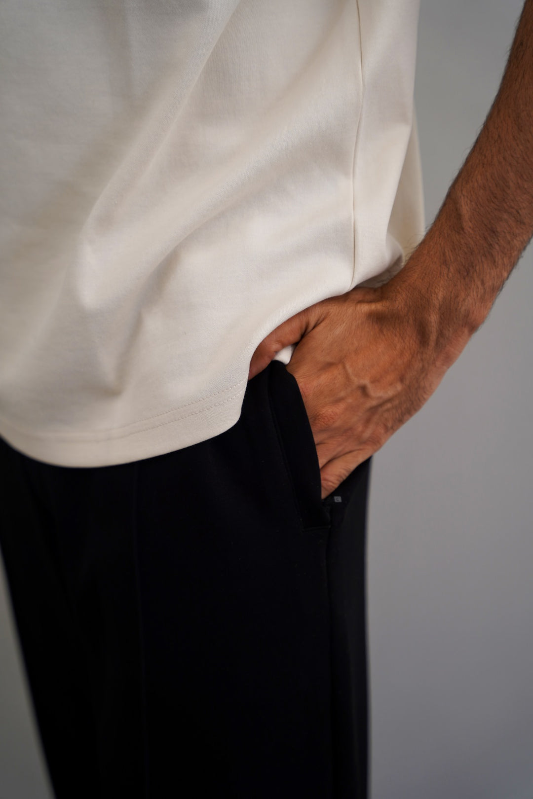 STRAIGHT KNITTED PANTS