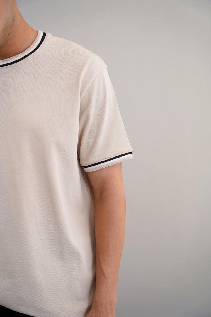 BEIGE TIPPED ACCENT TEE
