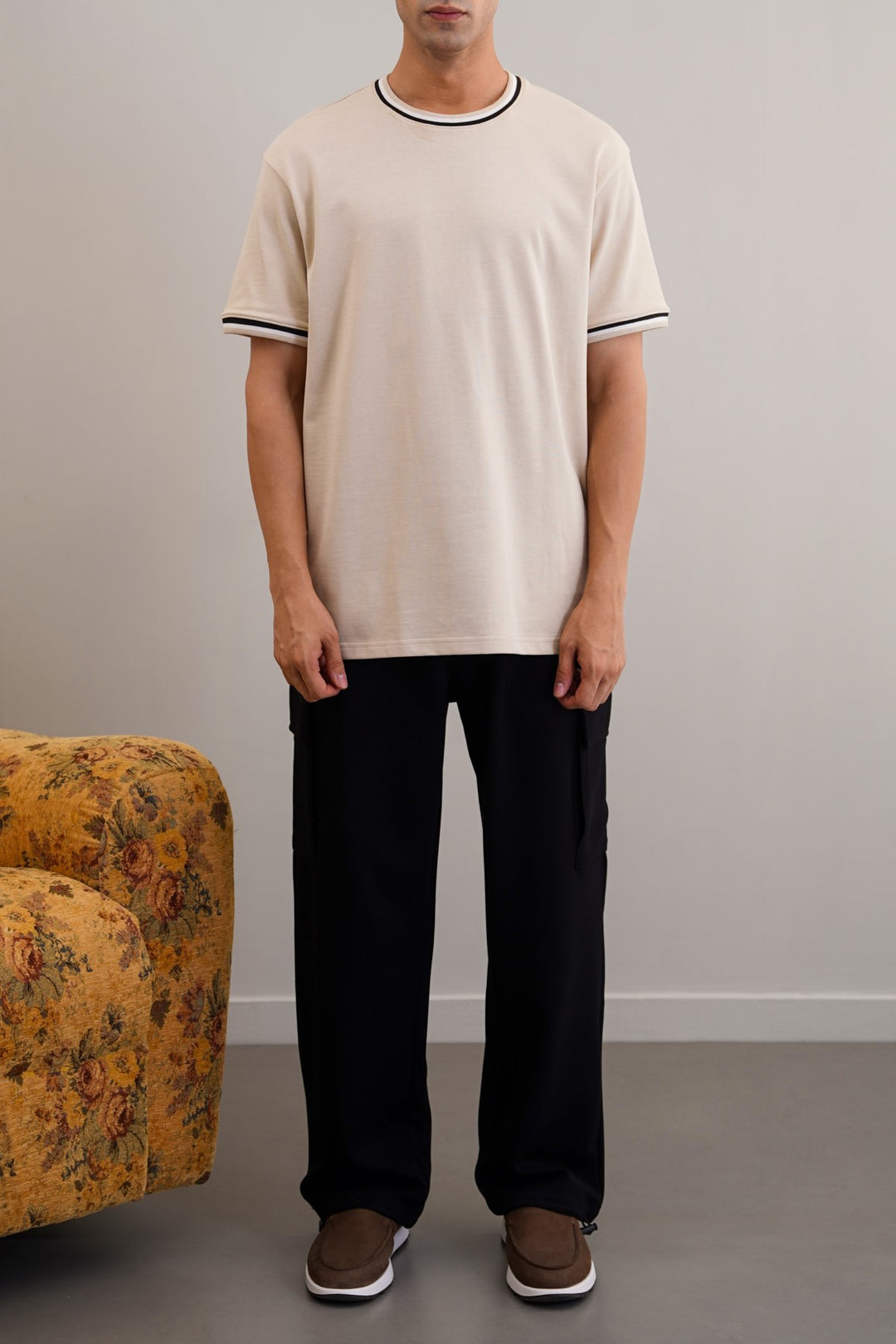 BEIGE TIPPED ACCENT TEE