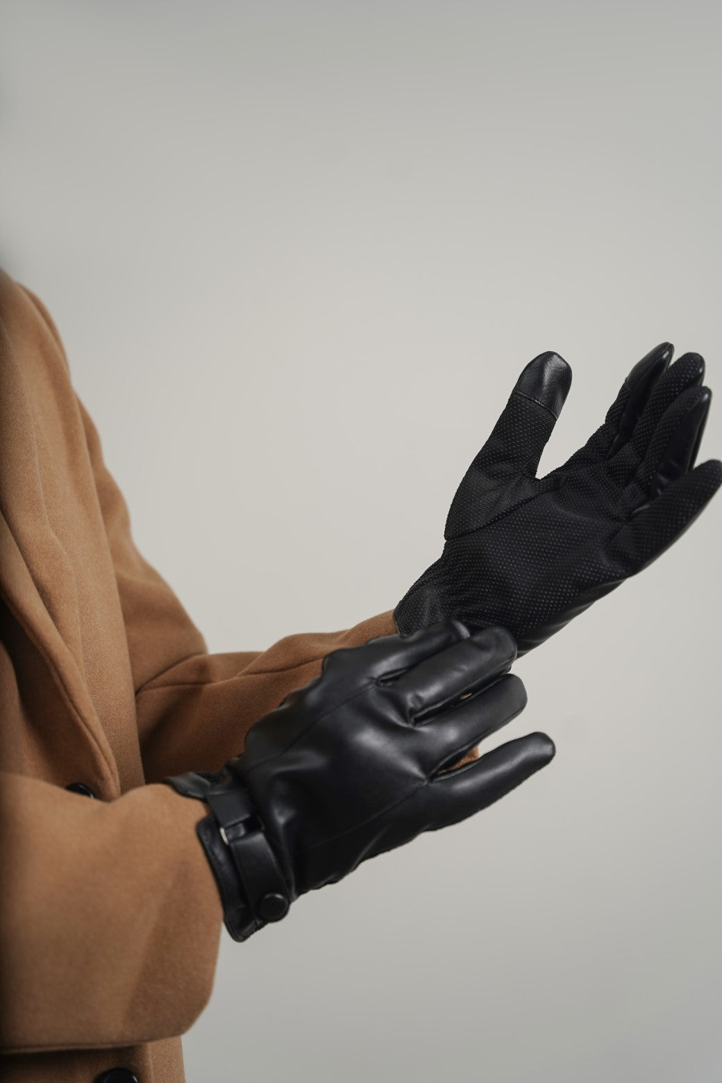 BLACK GLOVE FAUX LEATHER GLOVES