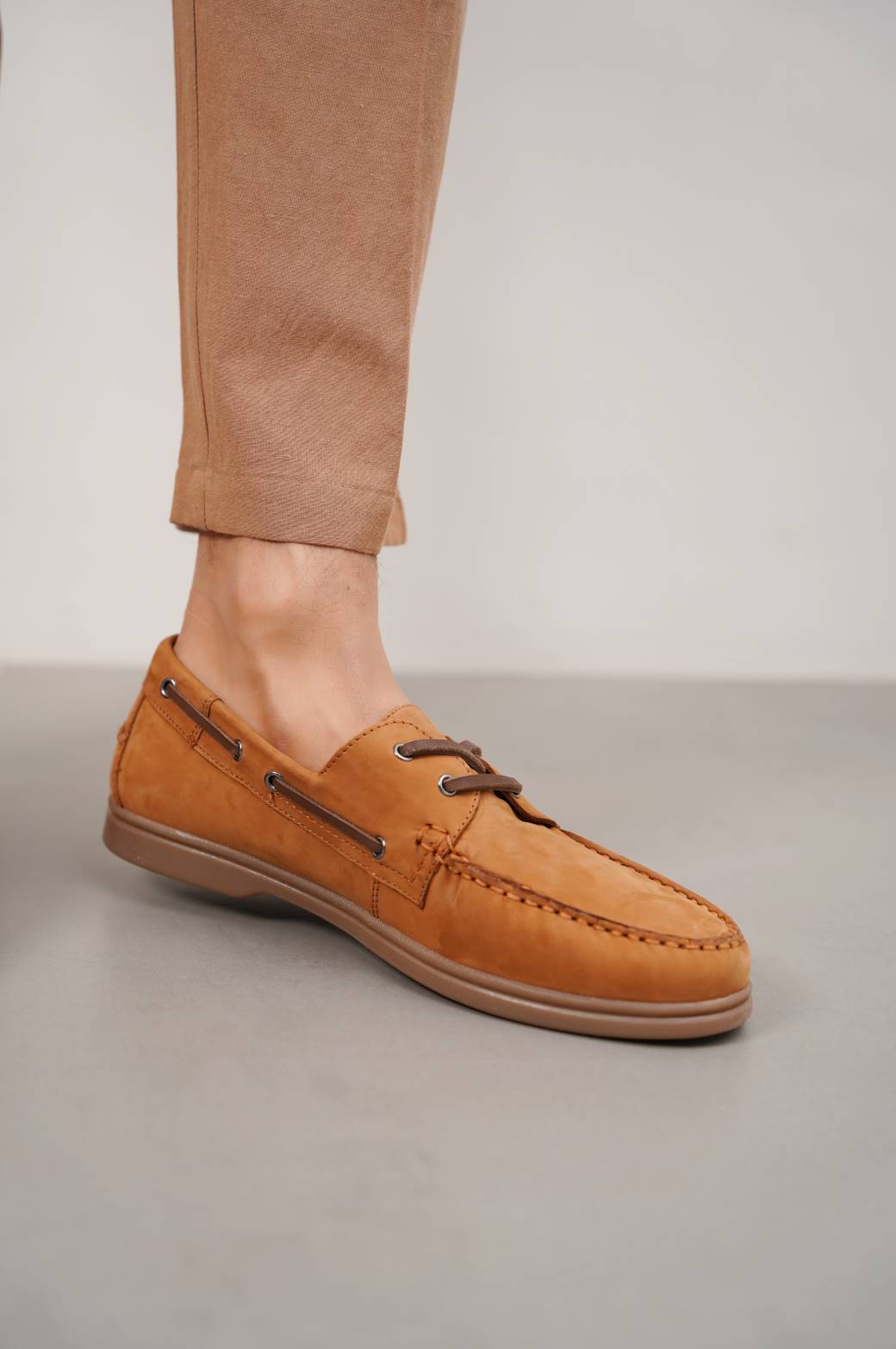 TAN LEATHER BOAT SHOES