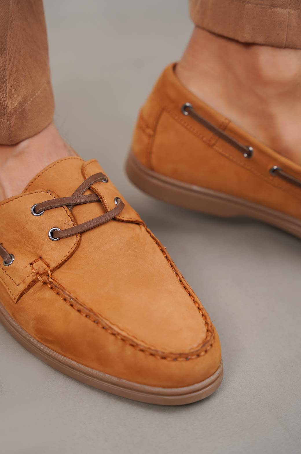 TAN LEATHER BOAT SHOES