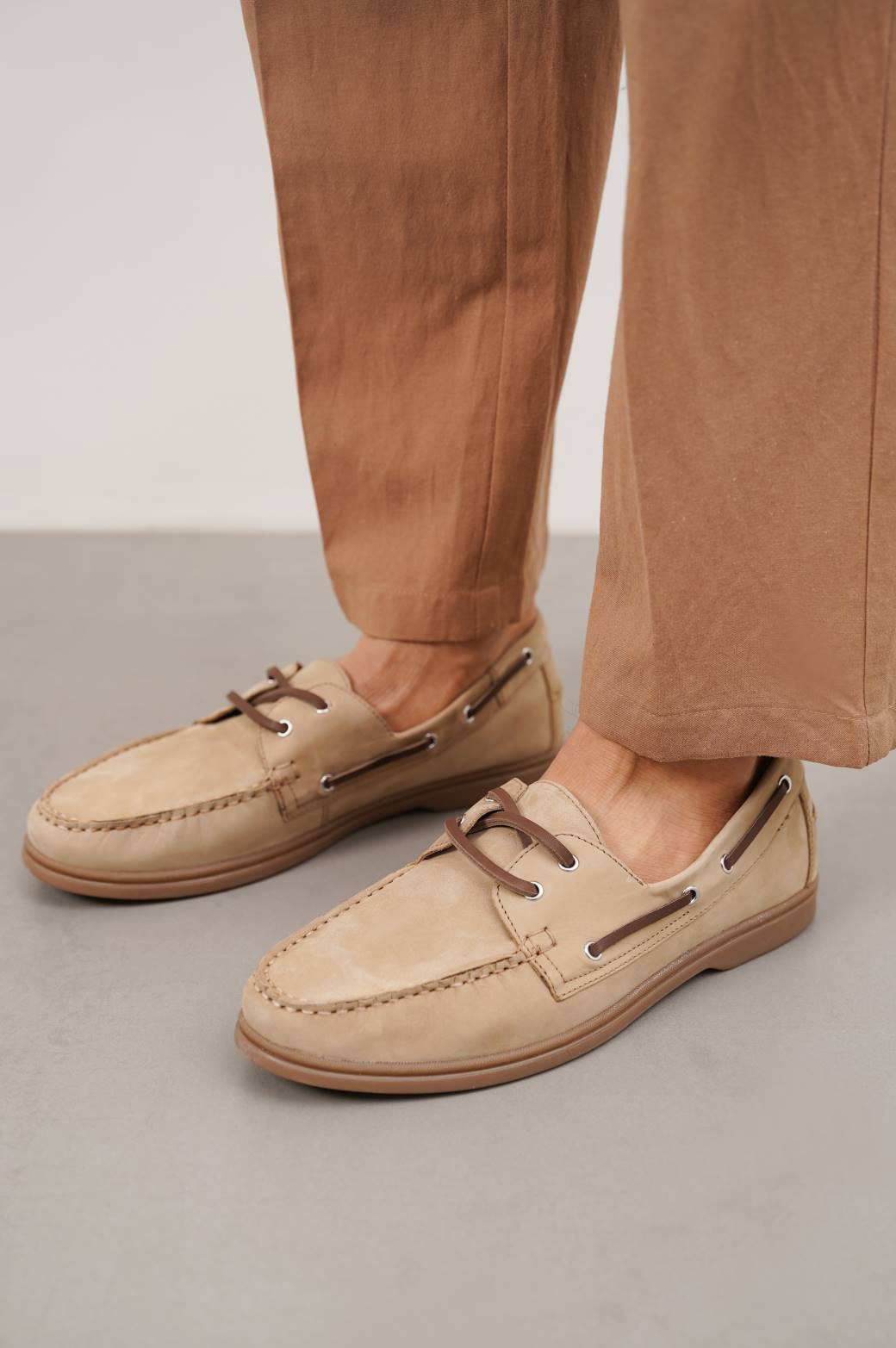 TAUPE LEATHER BOAT SHOES