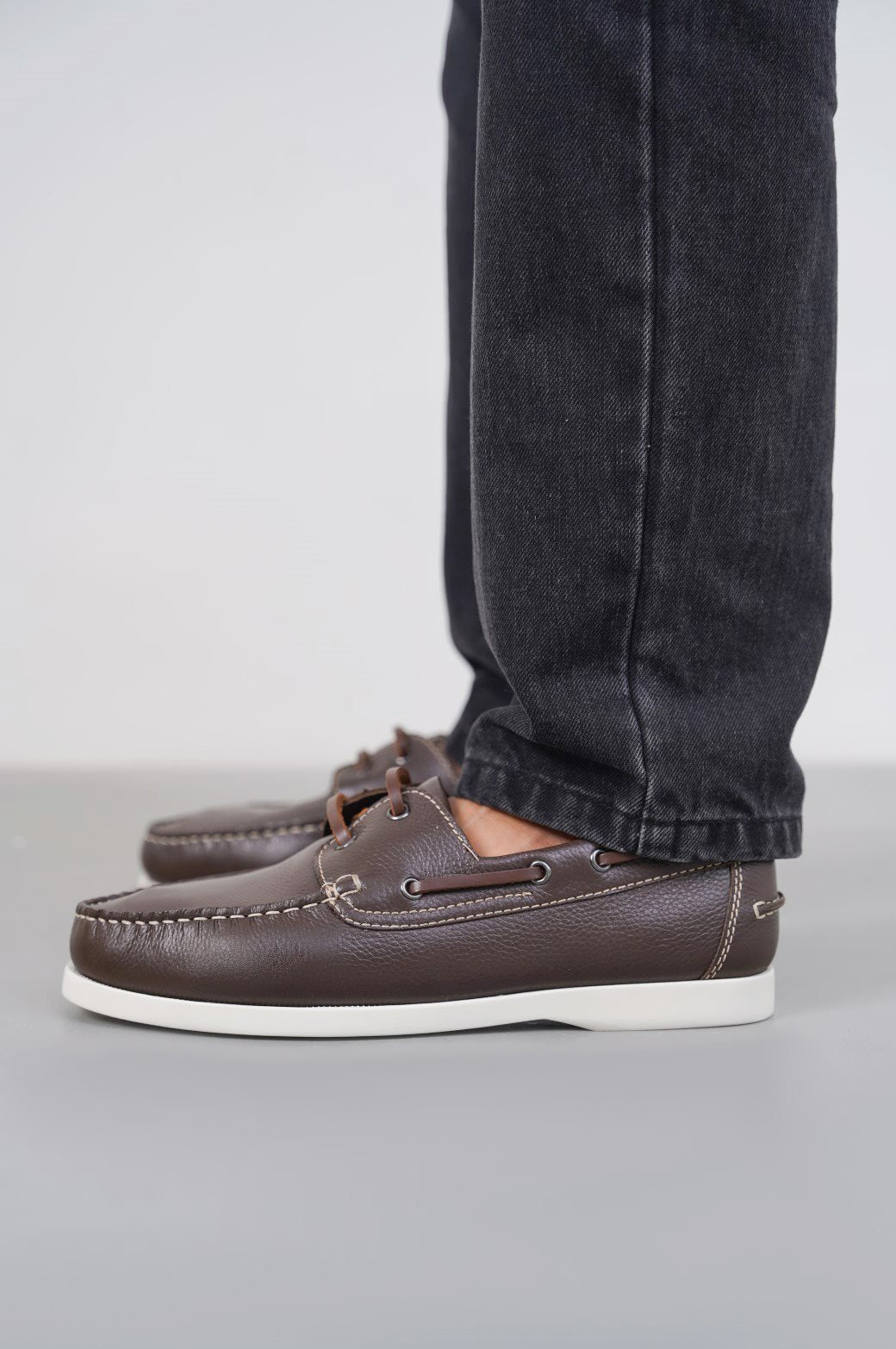 DARK BROWN CLASSIC BOAT SHOES