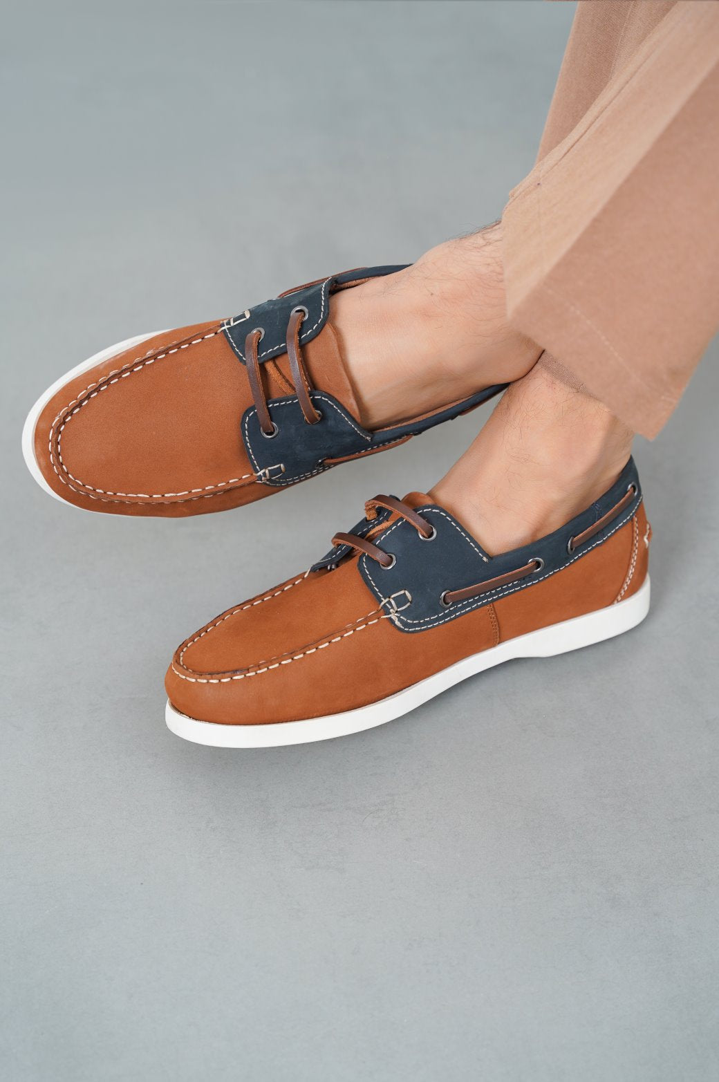TAN BLUE CONTRAST LEATHER BOAT SHOES