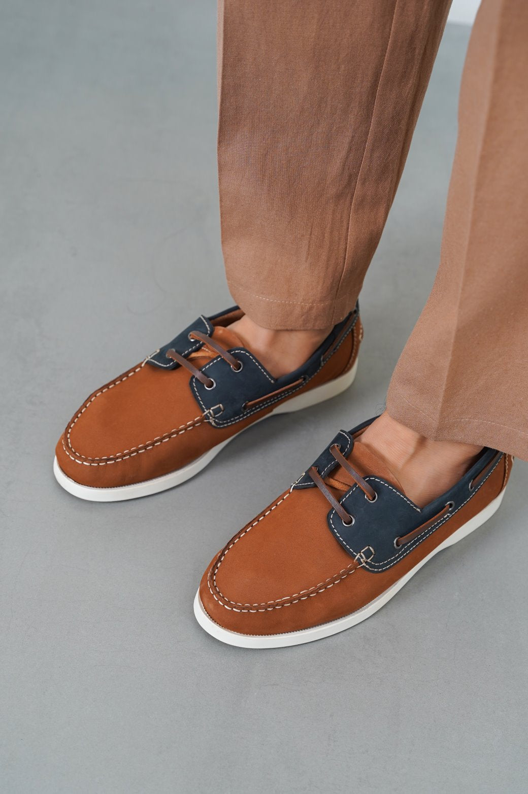 TAN BLUE CONTRAST LEATHER BOAT SHOES