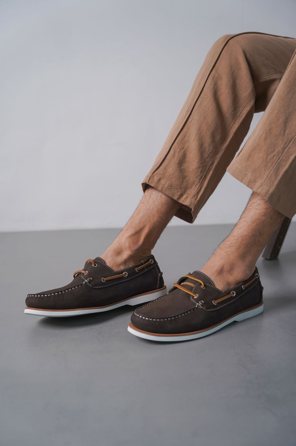 DARK BROWN TUMBLED LEATHER BOAT SHOES