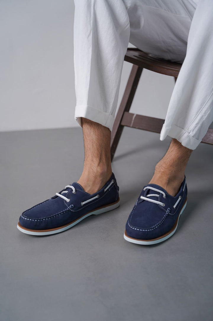 NAVY TUMBLED LEATHER BOAT SHOES