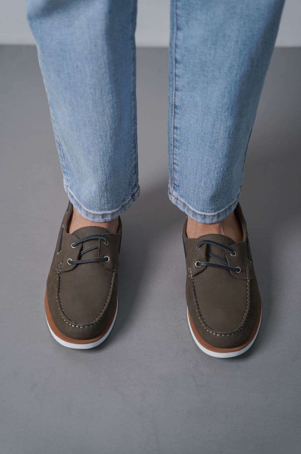 OLIVE BROWN TUMBLED LEATHER BOAT SHOES