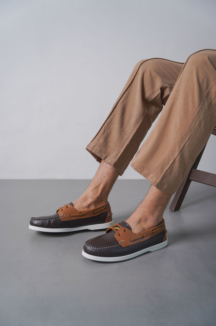 DARK BROWN TAN CONTRAST LEATHER BOAT SHOES