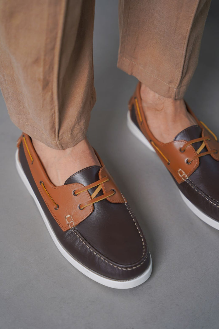 DARK BROWN TAN CONTRAST LEATHER BOAT SHOES