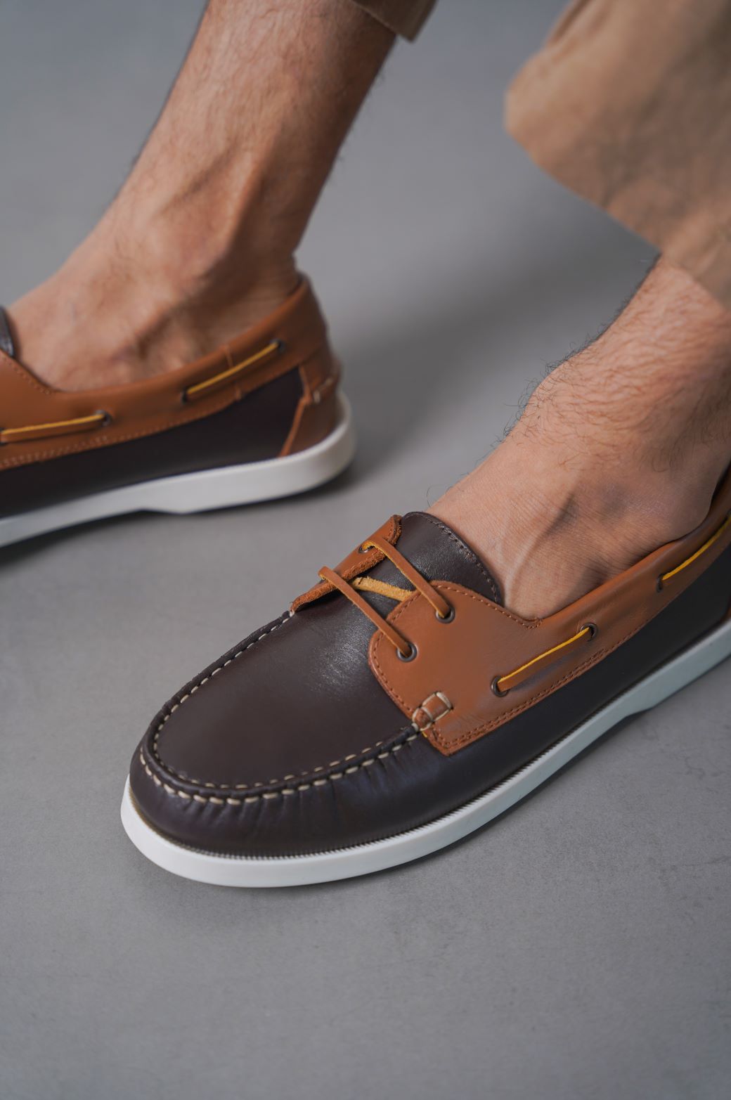 DARK BROWN TAN CONTRAST LEATHER BOAT SHOES