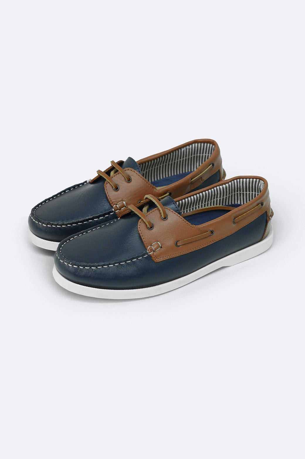 NAVY TAN CONTRAST LEATHER BOAT SHOES