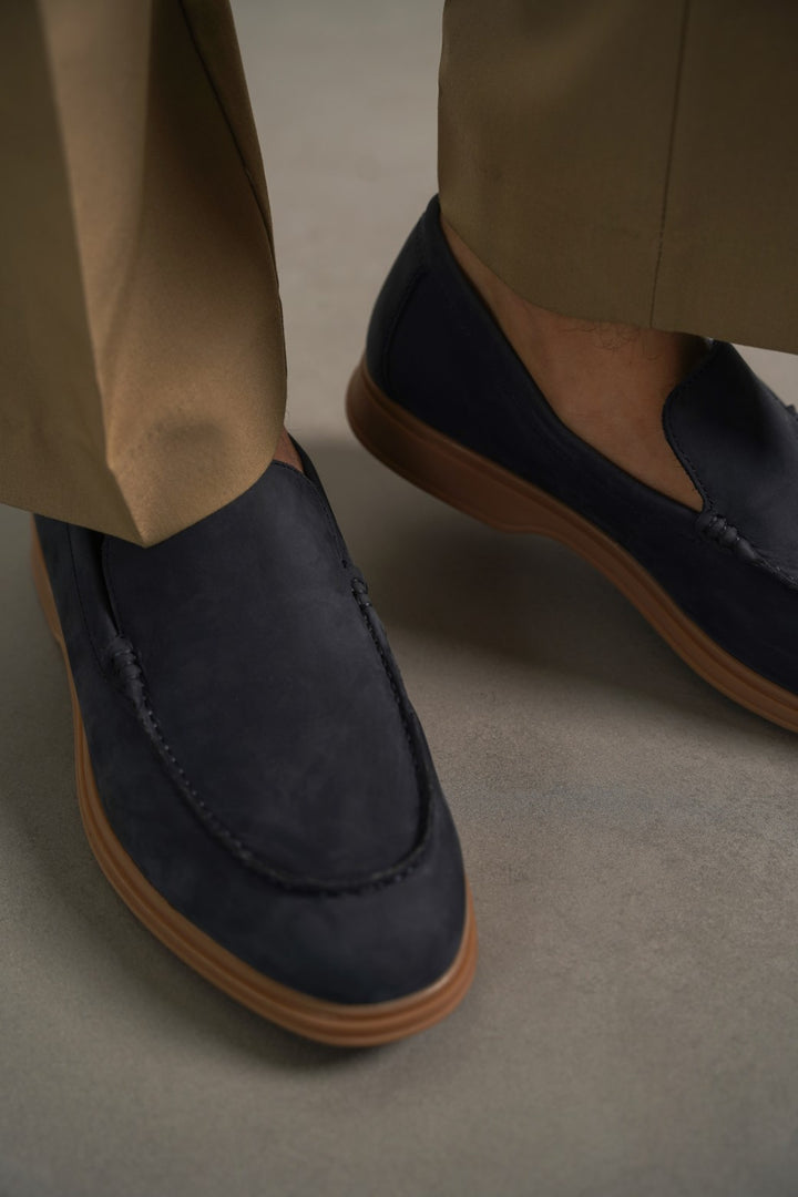 NAVY CLASSIC LEATHER LOAFERS