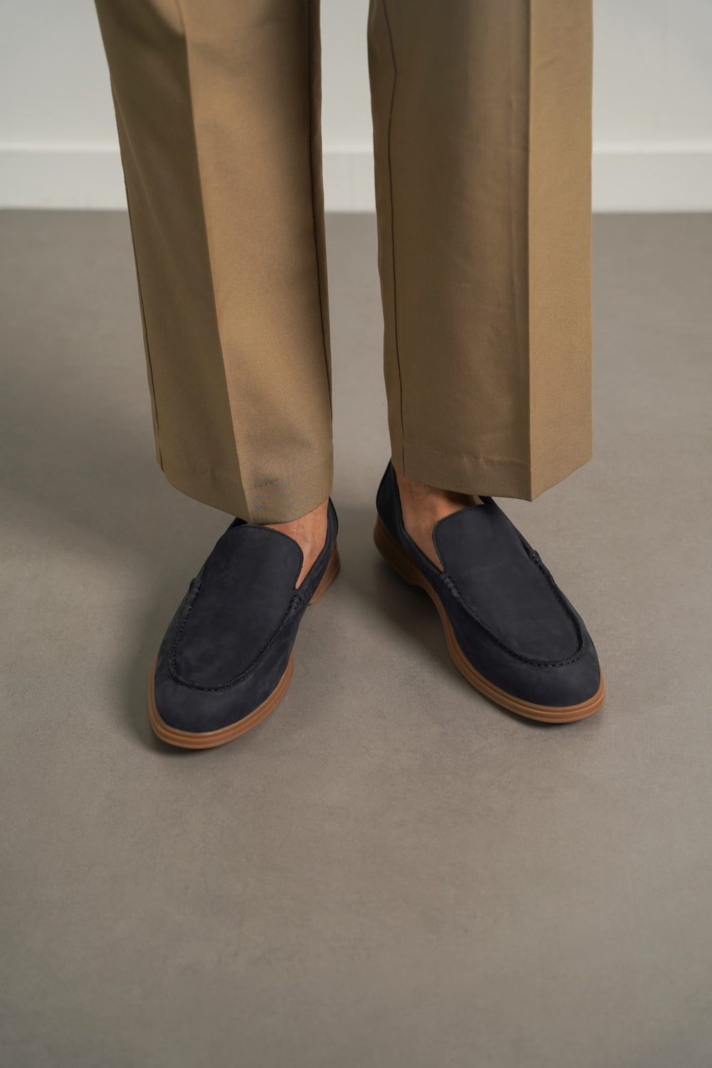 NAVY CLASSIC LEATHER LOAFERS