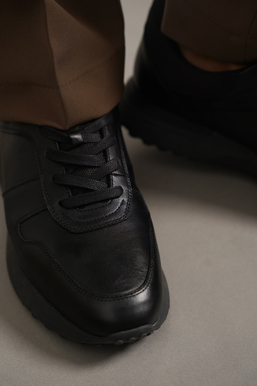 BLACK MONOTONE LEATHER SNEAKERS