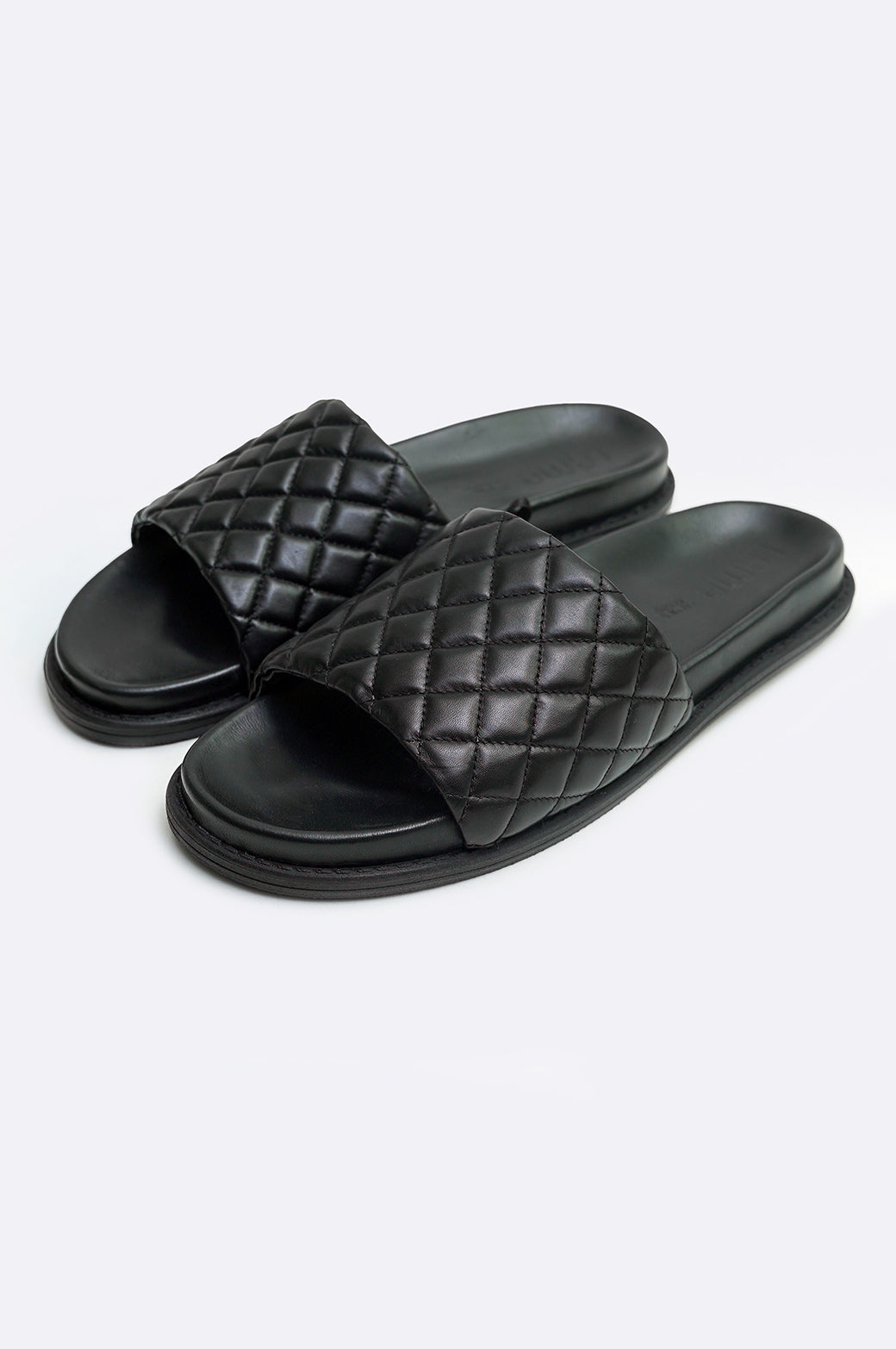 BLACK QUILTED LEATHER SLIDES