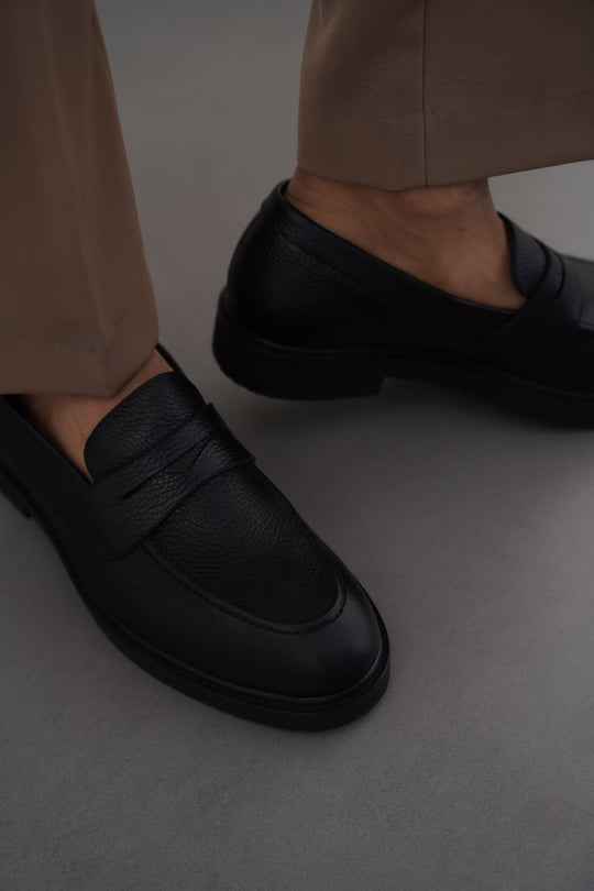 BLACK CLASSIC LEATHER LOAFERS