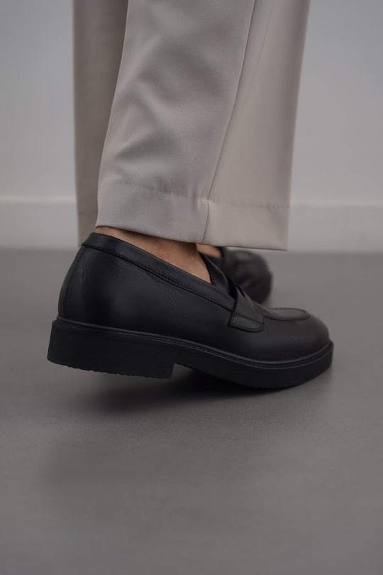 BLACK CLASSIC LEATHER LOAFERS