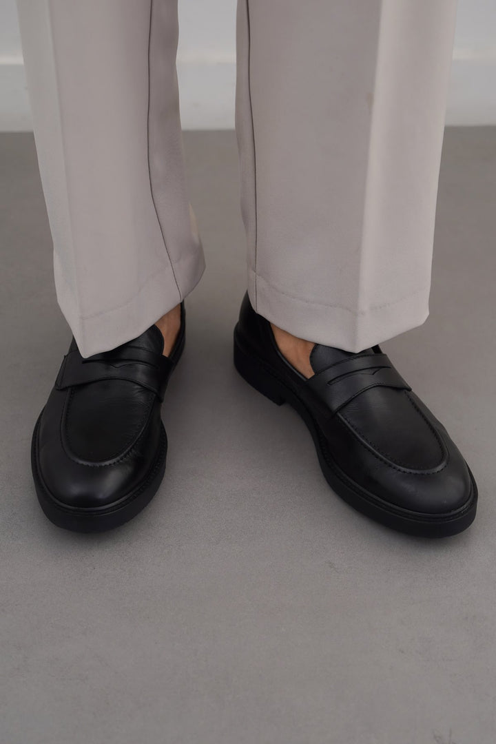 CLASSIC LEATHER LOAFERS