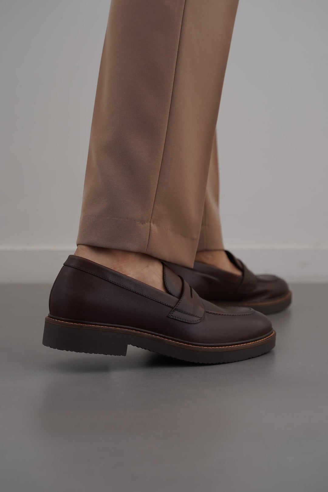 CLASSIC LEATHER LOAFERS