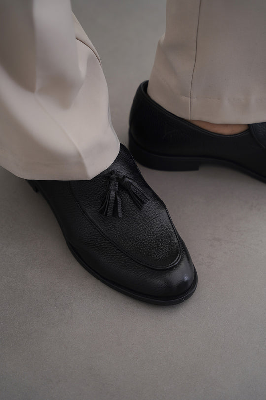 GRAINED LEATHER TASSEL LOAFERS