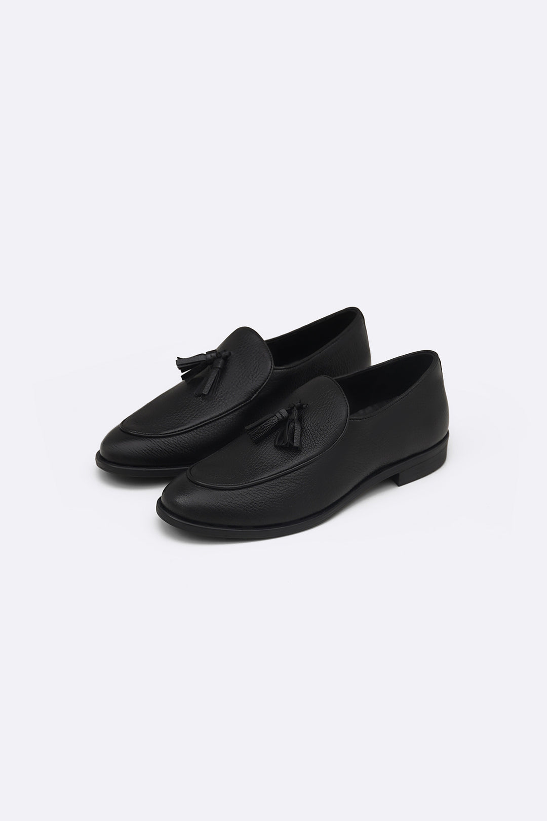 GRAINED LEATHER TASSEL LOAFERS