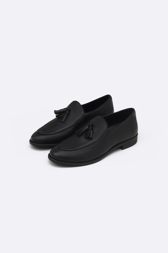 GRAINED LEATHER TASSEL LOAFERS