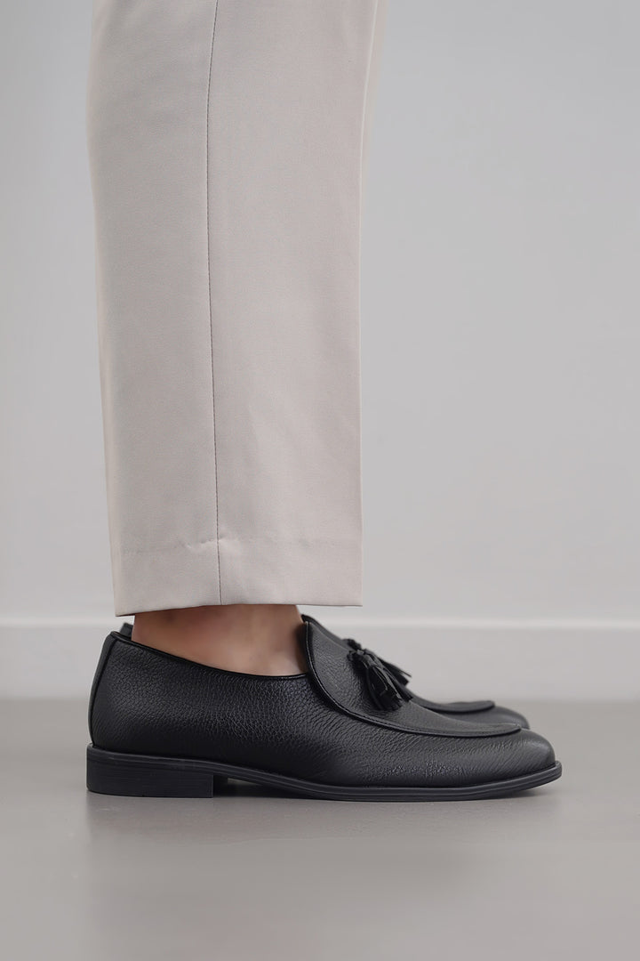 GRAINED LEATHER TASSEL LOAFERS
