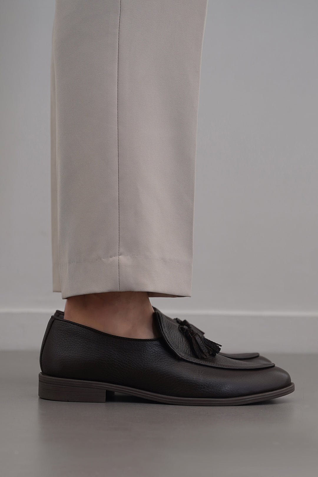 GRAINED LEATHER TASSEL LOAFERS
