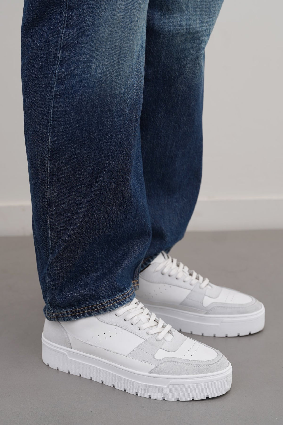 WHITE LEATHER CHUNKY SNEAKERS