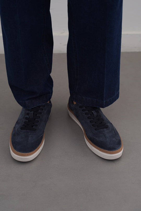 NAVY LACE-UP LEATHER SNEAKERS